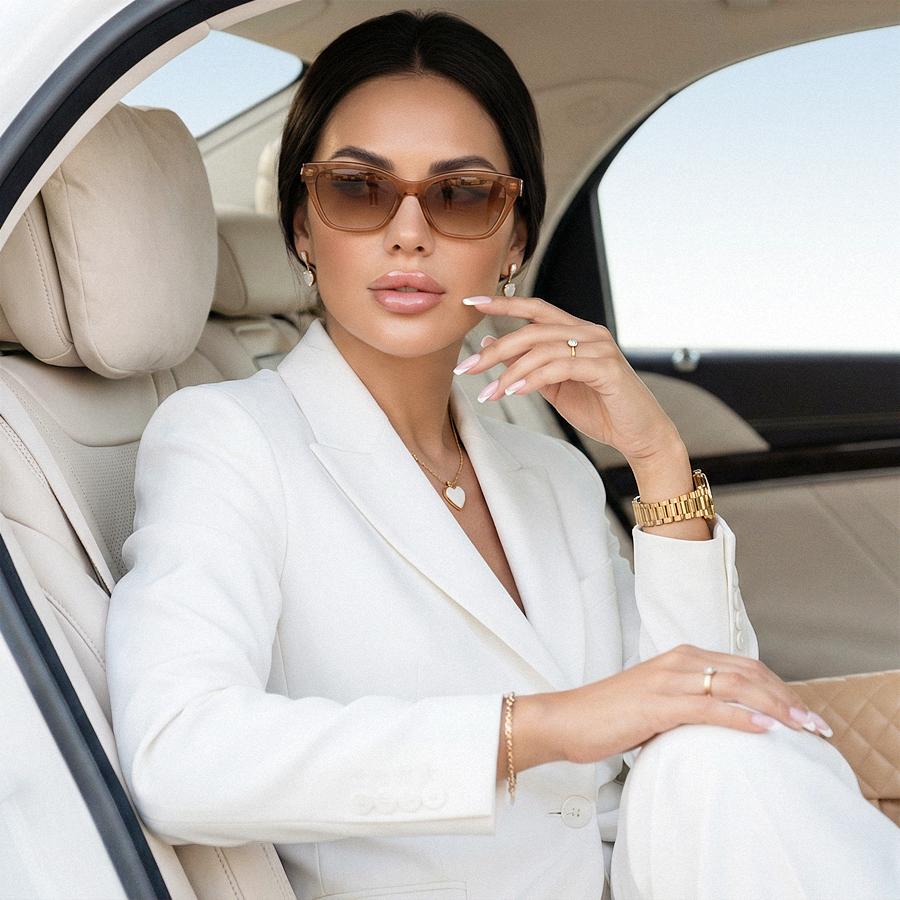 Female Model Passengers - Safe Travels VIP Chauffeur Services